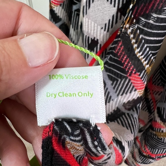 Vera Bradley Soft Fringe Scarf in Sofia Plaid Black Red 74”x25.5” - Picture 11 of 12